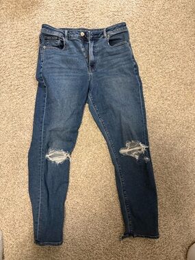 Women’s Distressed Jeans